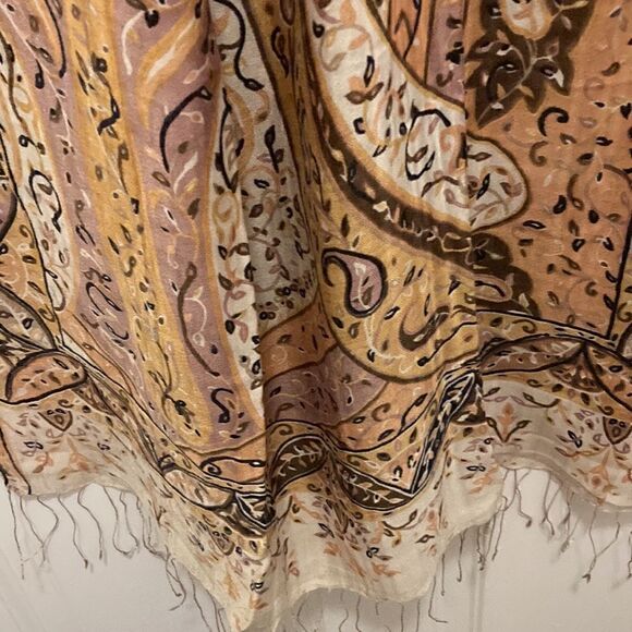 Oversized Shawl/Scarf Silk/Viscose Paisley Print with Knotted Fringe. - Picture 3 of 5